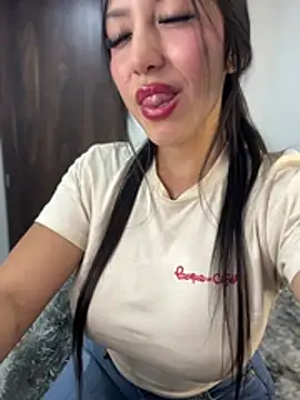MiaJones21 - in topless x2 min