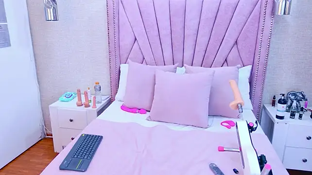 VioletSweetts - to finger over the panty 😋
