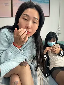 Su456711 - 妈妈裸体拿外卖开票女儿bb吸烟