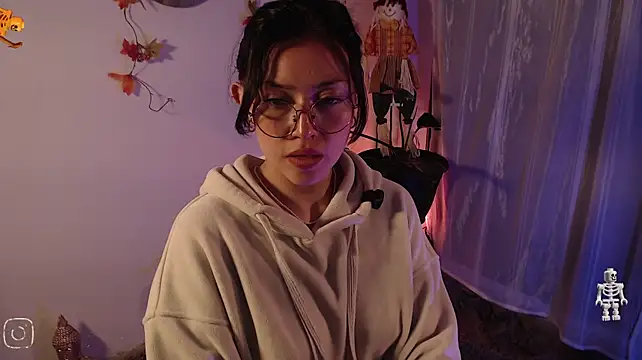Ellyuwuw - play with saliva on your tits