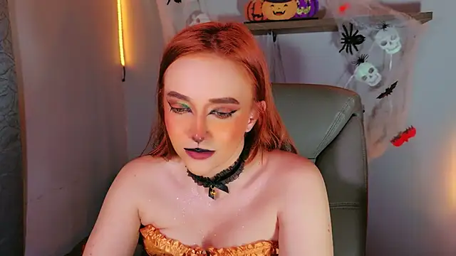 Scarlet_19 - full naked close up