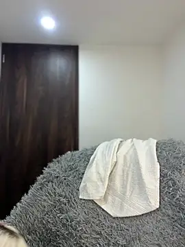 MiaJones21 - in topless x2 min
