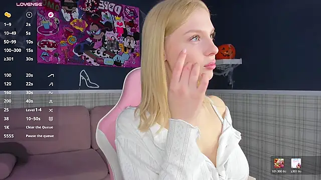 Alice_Taylori - Tease boobs with top closeup