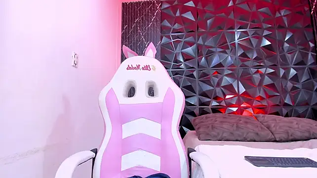 MandyFisher - Show pussy + fingering faster x3 min