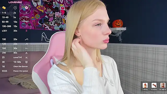 Alice_Taylori - Tease boobs with top closeup