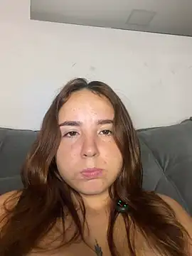 BrunaMendees - FICA COM OS PEITOS DE FORA ATÉ O FIM