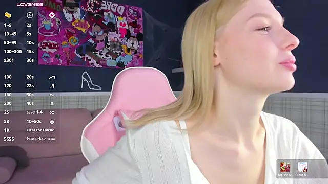 Alice_Taylori - Tease boobs with top closeup