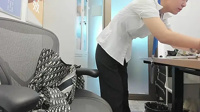 KKMM168 - 办公室女白领求调教，可御可甜哈哈哈