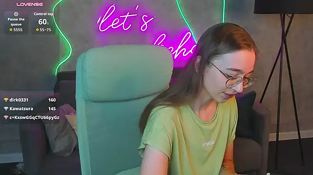 Lucy_Green - blowjob on fingers