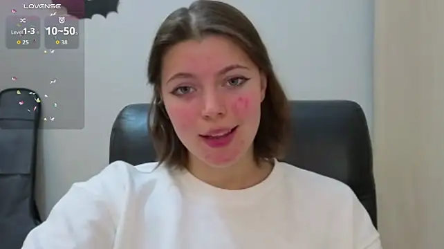 LoriYates - topless and play with nipples