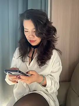 Anna_kk - 对着 落地窗 自慰高潮