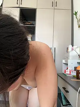 Amy1688 - 户外脱内裤特写小穴