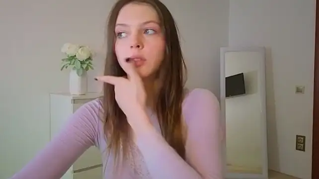 OopsieKelly - play with my nipples