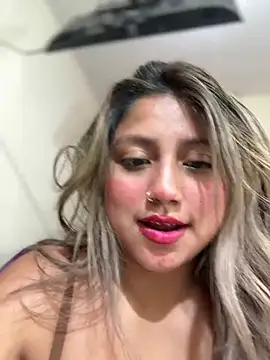 -Adrilux- - Enorme zanahoria en mi culo 😱🍑