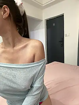 Clover-girl - Hi，早上好！点选菜单或打赏小费调情哦，免费要求不做