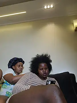 Melaninglasskin - Both girls ride dildo
