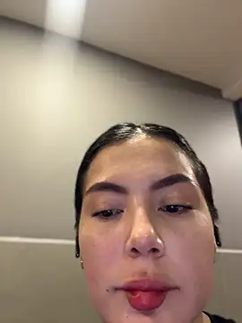 Cami_olarte - flash boobs gym