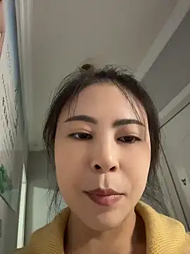 YaoYao8888 - 只穿内衣裤直播5分钟