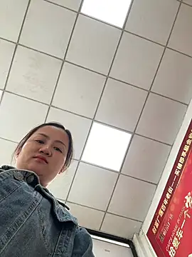 Amy1688 - 户外脱内裤特写小穴