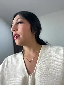 MiaJones21 - in topless x2 min