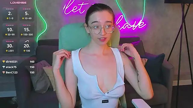 Lucy_Green - nipple flash
