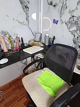 AlixLong - Fingering +2 min control nora