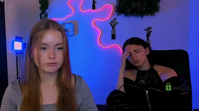 Caroline_honeyy - flash tits (Helena)