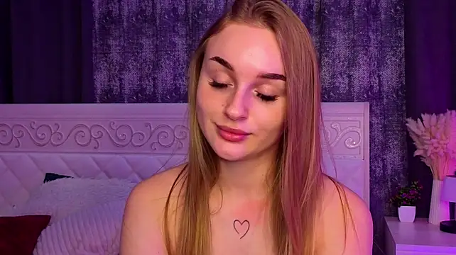 Alice_Stacy - 🩷 Lick fingers + look at the camera 🩷