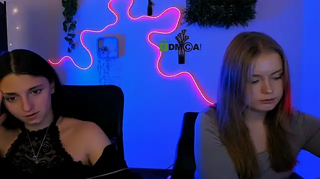 Caroline_honeyy - flash tits (Helena)