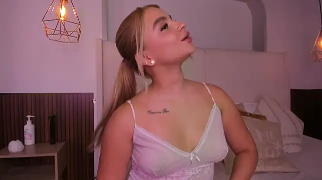 Sofi_glow - Ride dildo