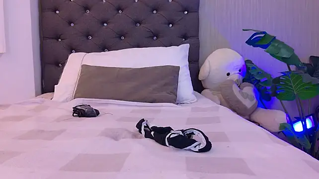 Maki_bby - plug in my anus for 5 minutes