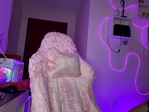 Cryforquincy - Usar um dildo monstro pra gozar