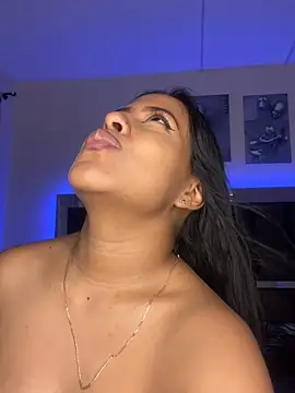 Kendra_C - Turn around and show me tha red butt