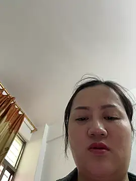 Amy1688 - 户外脱内裤特写小穴