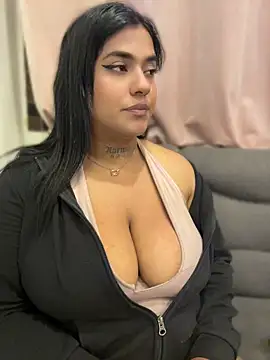 Nahomy-firee - Oil or cream on my boobs💧🍒