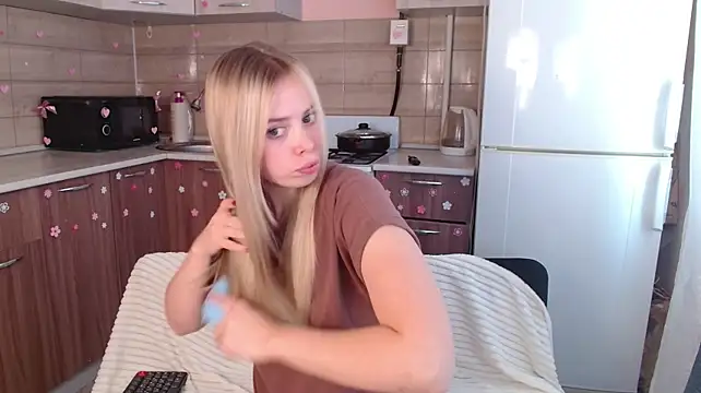 Sofiaa_here - suck on nipples