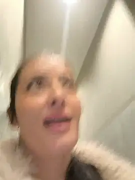 Kris_Diamond_ - Squirt in the fitting room