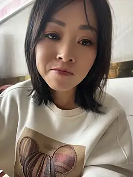 Lipinger - 公园不穿内衣直播30分钟