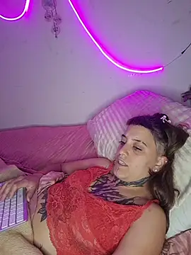 Simone_liss - play my tits :)