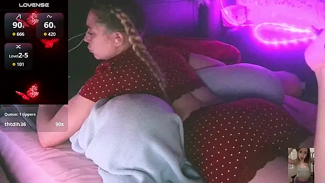 Blondiewithanass - double penetration