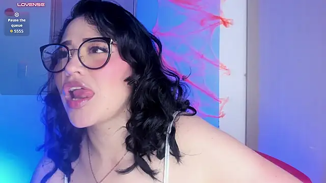 LuisaGranados - Show oil on my tits