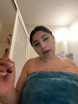Monica17 - Saca las tetas por la ventana
