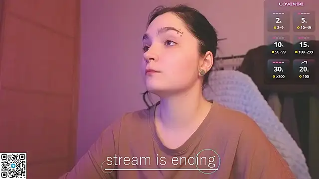 Luna_Moon16 - Camel toe close to cam 💜