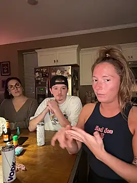 Prettymouthpeach - Peach gets nude