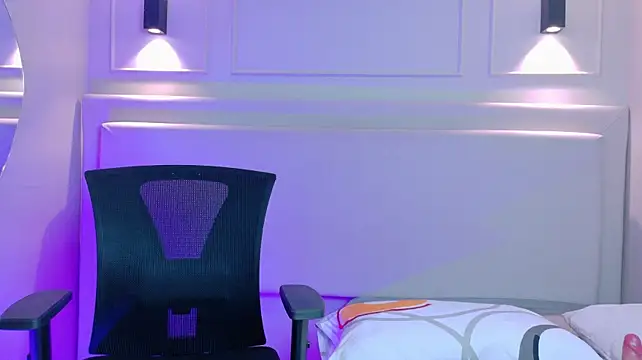 NaomiKlarc