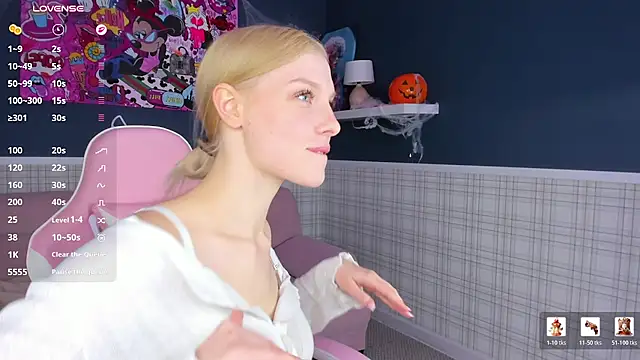 Alice_Taylori - put your hand under my bra and squeeze<3