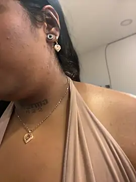Nahomy-firee - Suck boobs 👅🍒