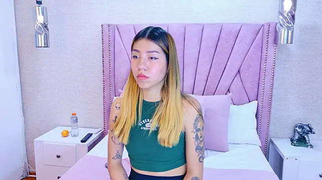 VioletSweetts - to finger over the panty 😋
