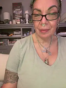 Dieseldame1313 - Hey guys topless dance