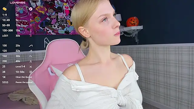 Alice_Taylori - put your hand under my bra and squeeze<3